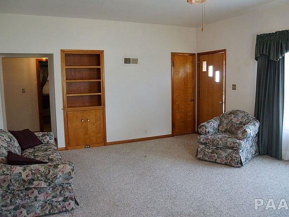 4th image of 801 N Town Ave