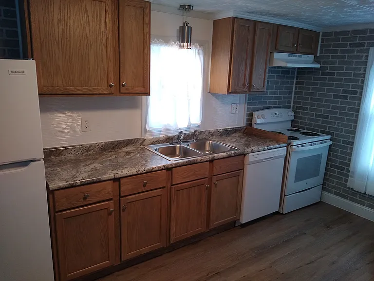 2312 E John St — Photo 3