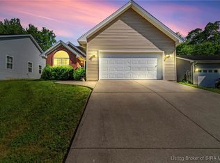 820 Twin Oaks Dr, Henryville, IN 47126