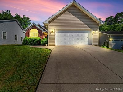820 Twin Oaks Drive, Henryville, IN, 47126