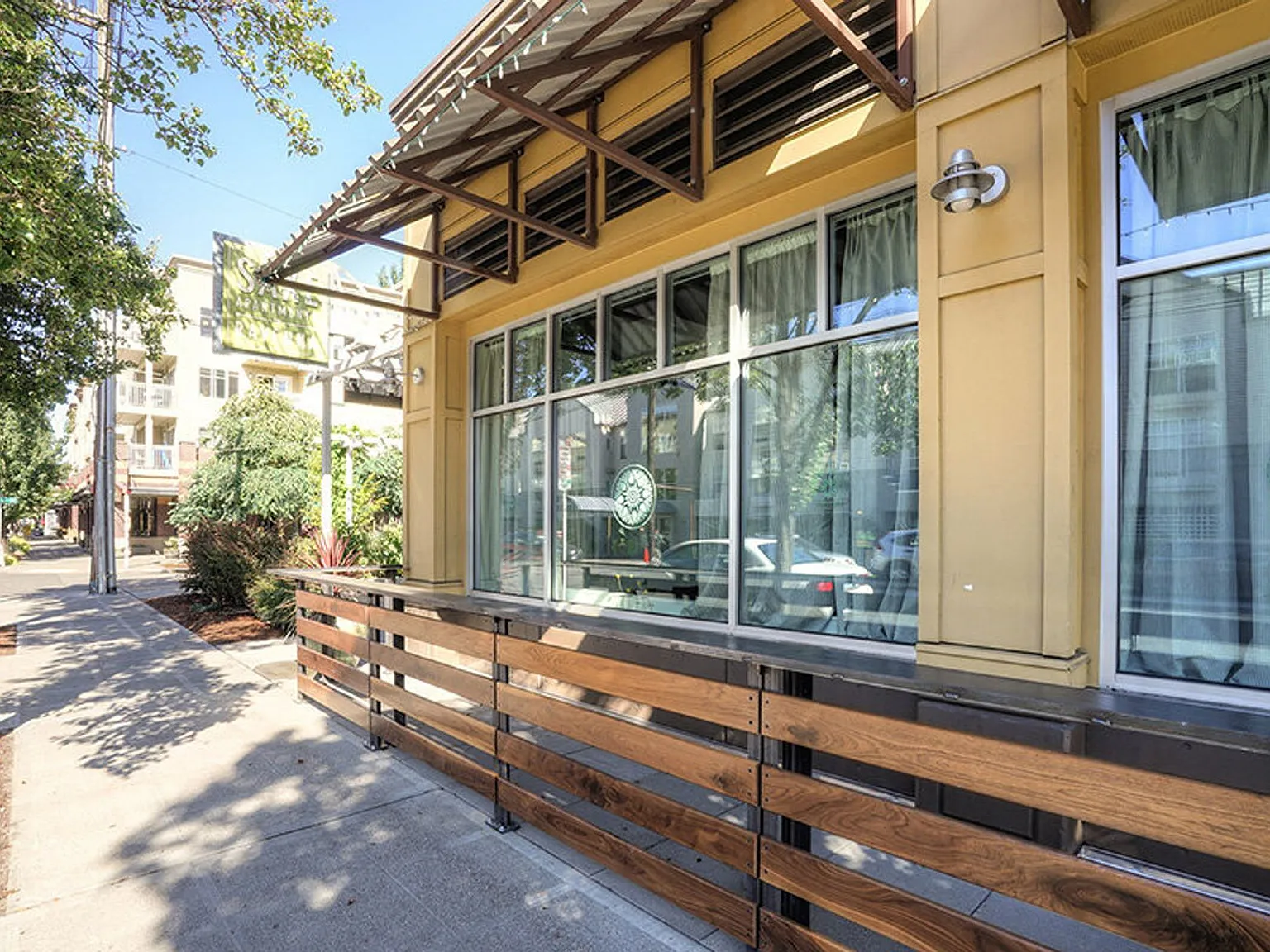 Saxe Apartments — Photo 3