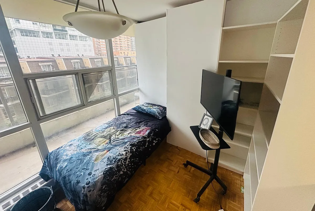 Flex Room - Rosehill Avenue & Yonge Street — Photo 2