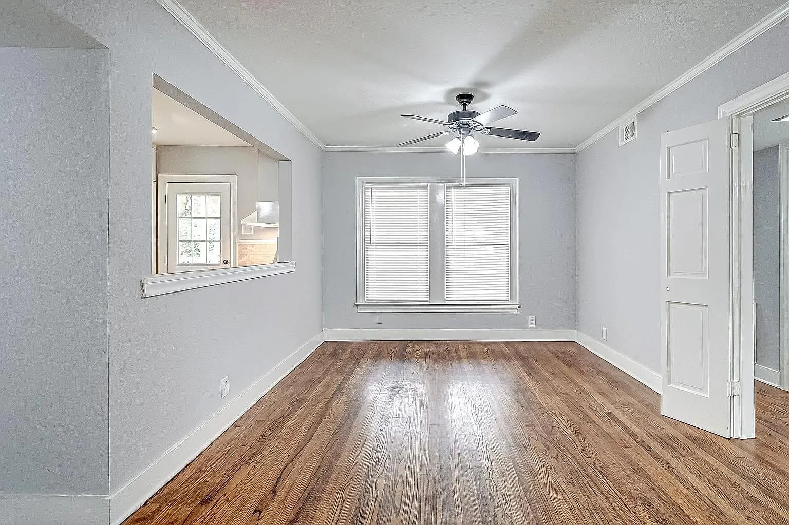 2 bed, 1.0 bath, $2,125 — Photo 4
