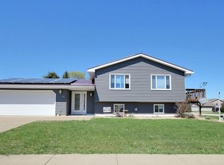 814 S 14th St, La Crescent, MN 55947