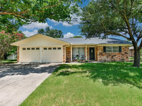 2005 Maplewood Dr, Gainesville, TX 76240