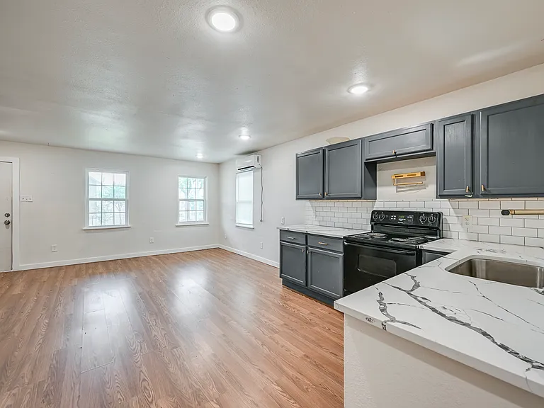1217 E Richmond Ave — Photo 6