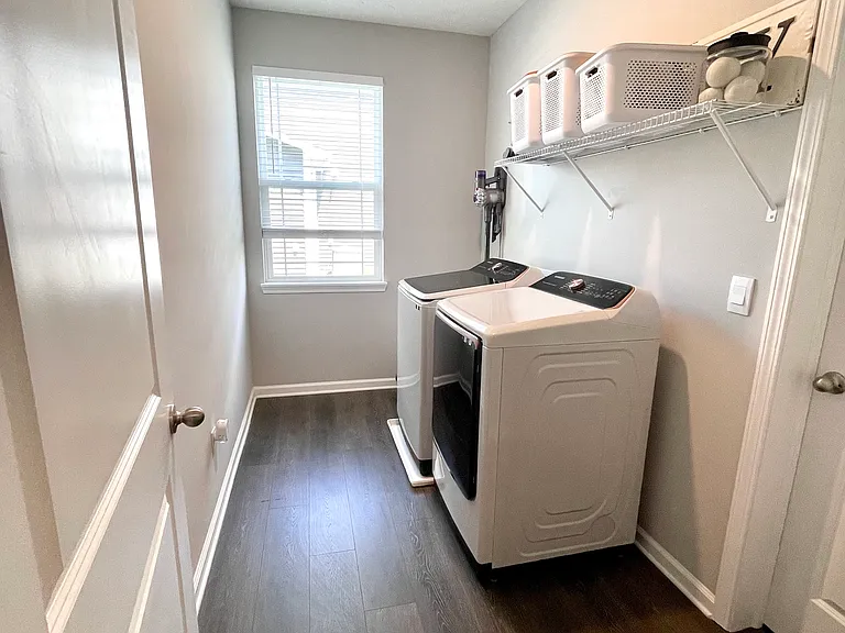 141 Thorpe Dr — Photo 16