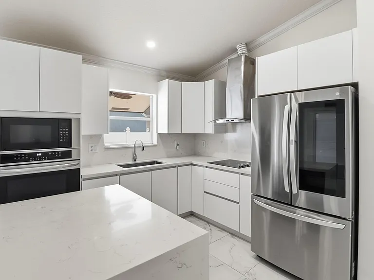 105 Vanessa St — Photo 10