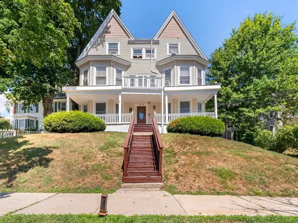 63 W Main St, Marlborough, MA 01752