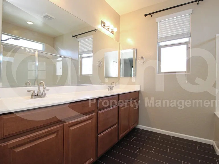 867 E Aberdeen Dr — Photo 24