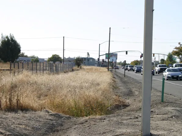 6740 32nd St, North Highlands, CA 95660