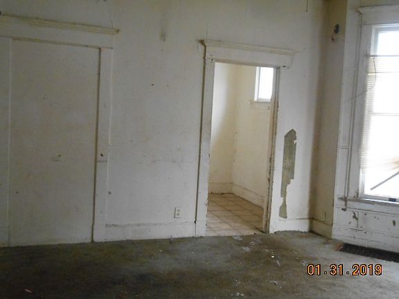 4th image of 755 E Chandler Ave
