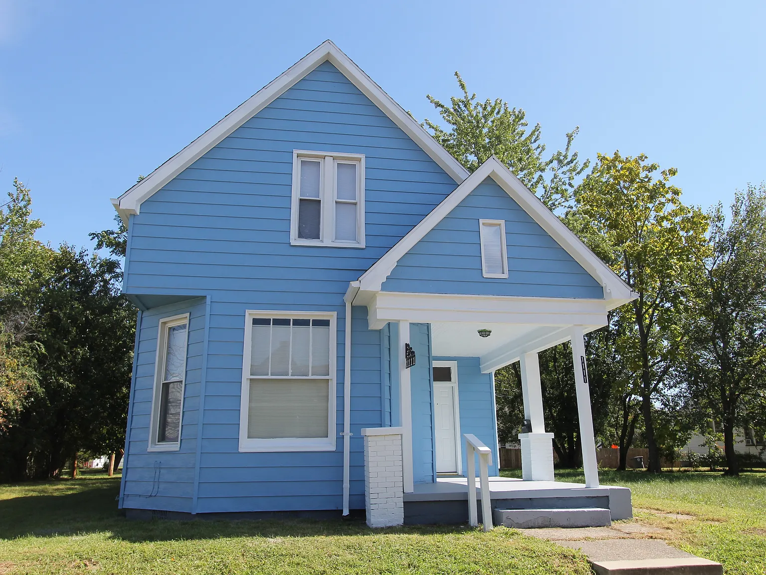 4 bed, 1984 sqft, $925 — Photo 1
