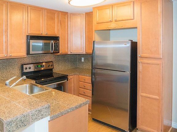 2nd image of 1885 Diamond St #102