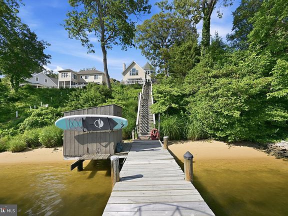 3rd image of 641 Honeysuckle Ln
