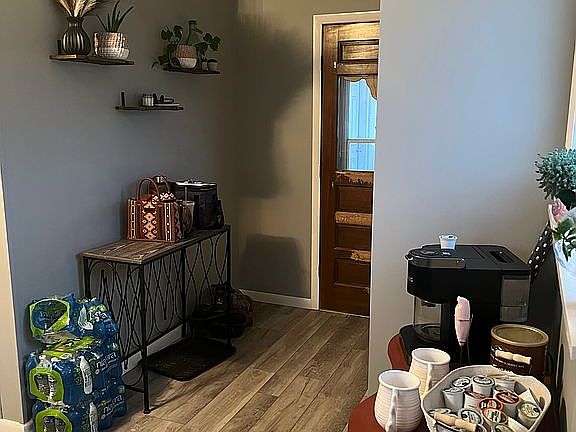 5th image of 105 W Main St