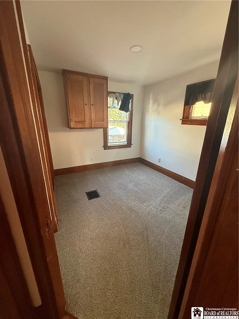 2 bed, 1.0 bath, 1628 sqft, $1,200 — Photo 2