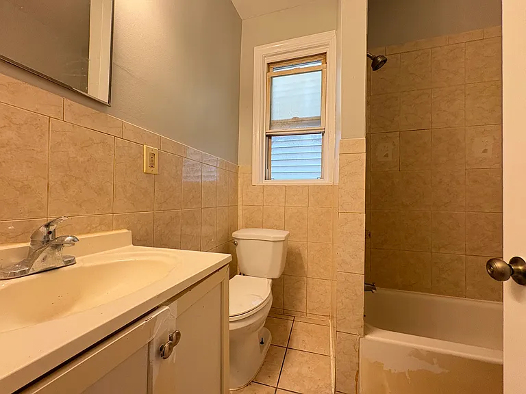 312 Armstrong Ave #1 — Photo 7
