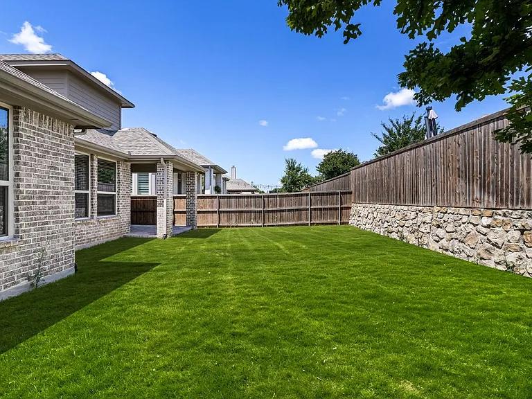 1514 Carnation St — Photo 21