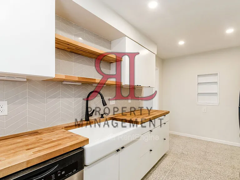 317 E Royal Forest Blvd — Photo 15