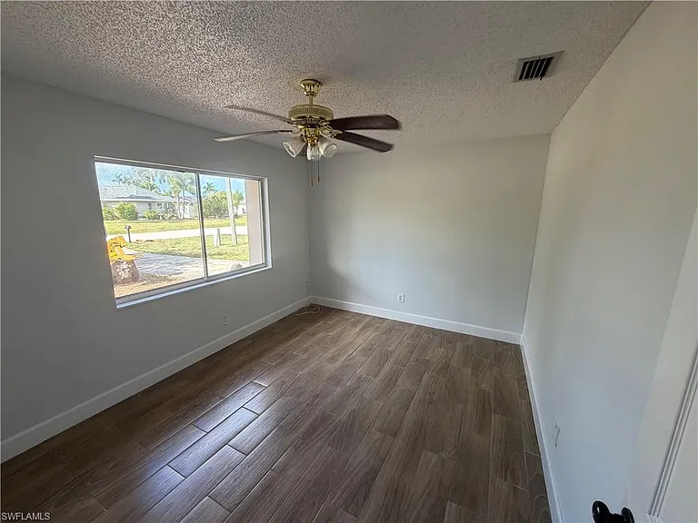 937 SW 52nd St — Photo 9