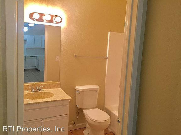 4th image of 12504 Oxford Ave APT 3