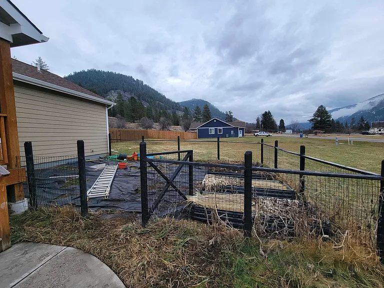 110 Bernie Rd — Photo 42