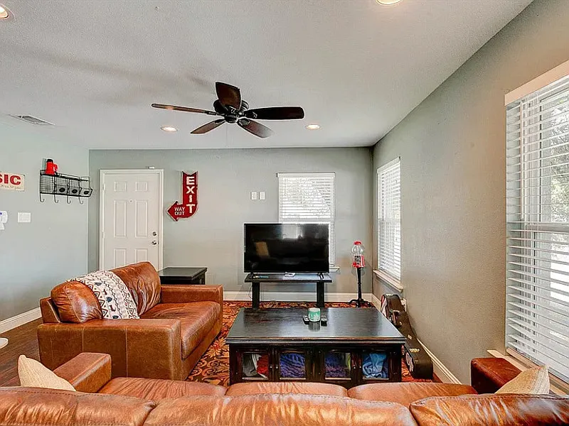 4 bed, 4.0 bath, 1772 sqft, $4,800 — Photo 4