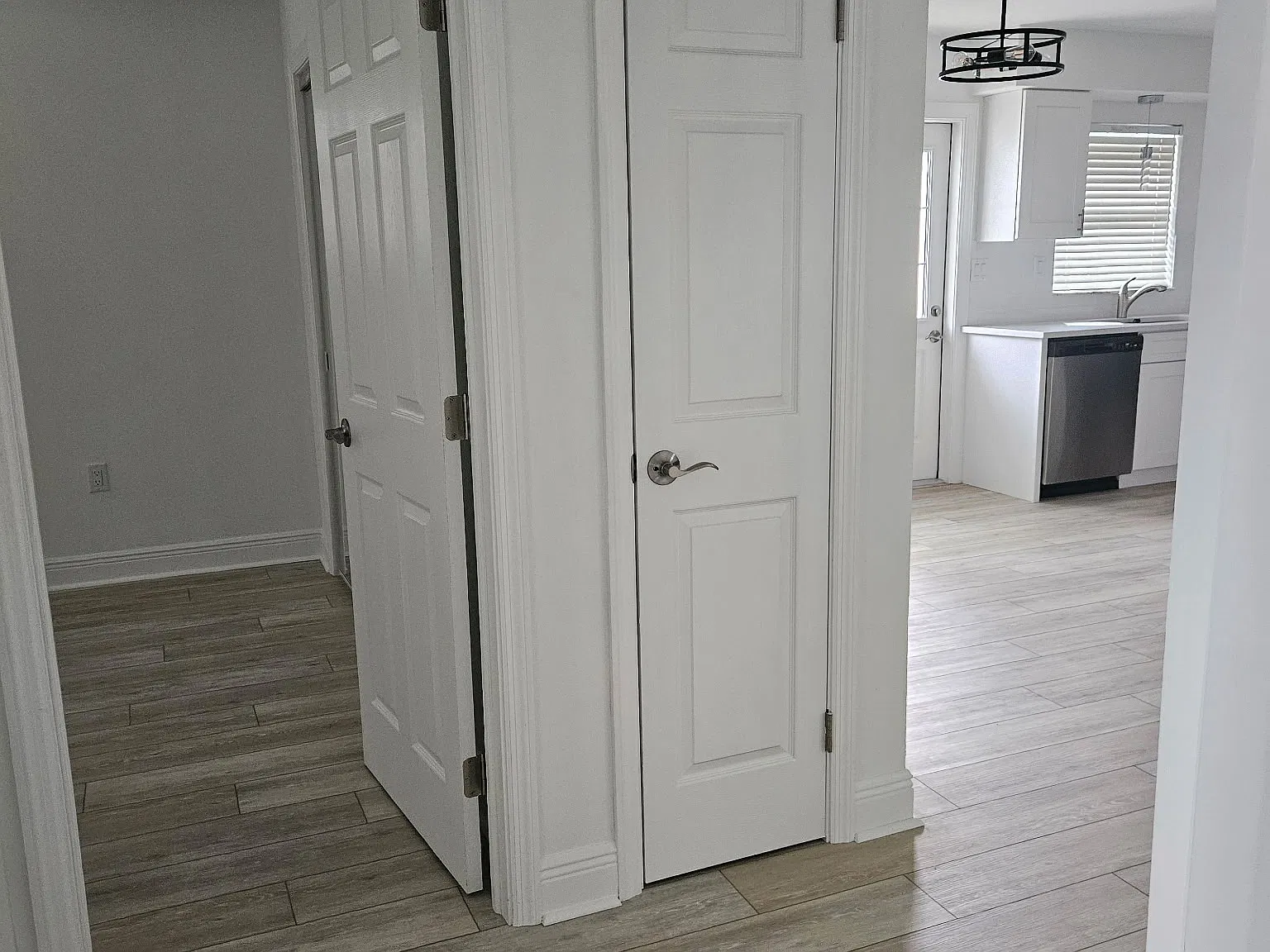 2 bed, 1050 sqft, $2,500 — Photo 3