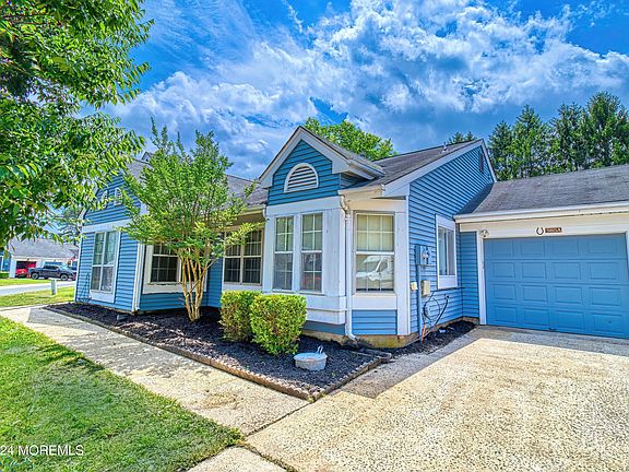 3rd image of 985A Buckingham Drive