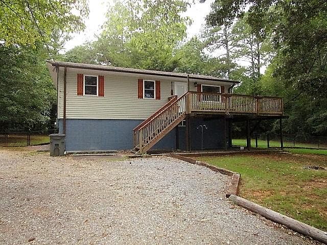 1st image of 635 Bluff Dr