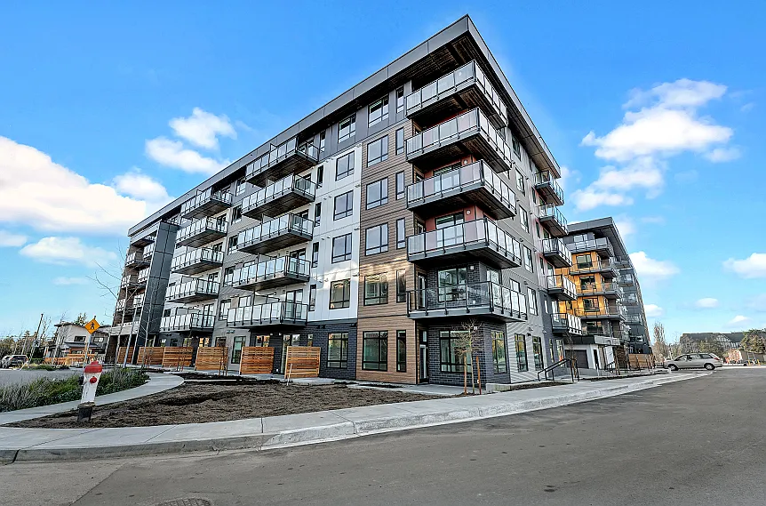 2515 Hackett Crescent — Photo 2