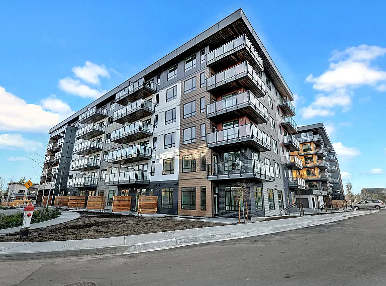 2515 Hackett Cres — Photo 3