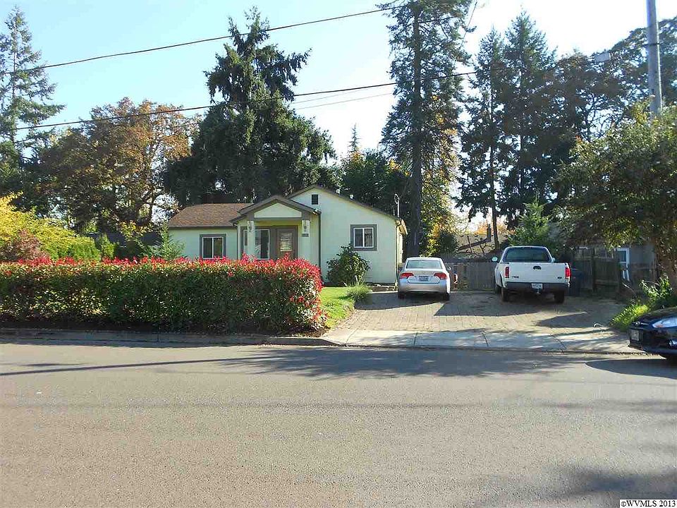2nd image of 4616 Reimann St NE