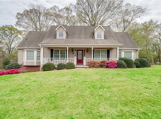 1596 Maple Ridge Dr, Suwanee, GA 30024