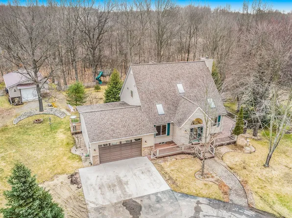1220 Houghton Trl, Ortonville, MI 48462