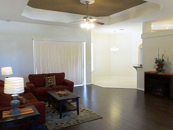 Greatroom with trey ceilings