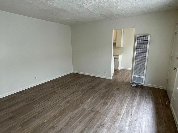 4th image of 870 Grove St #104
