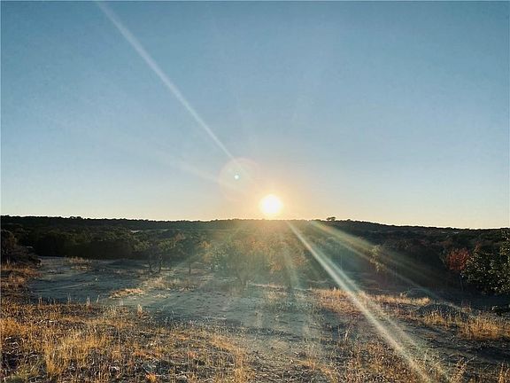4th image of 420 County Road 227