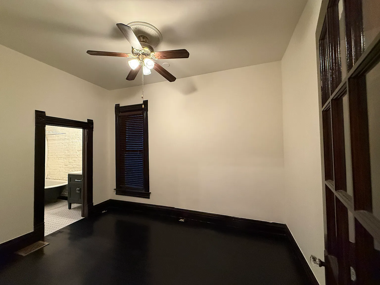 3 bed, 1350 sqft, $2,800 — Photo 4