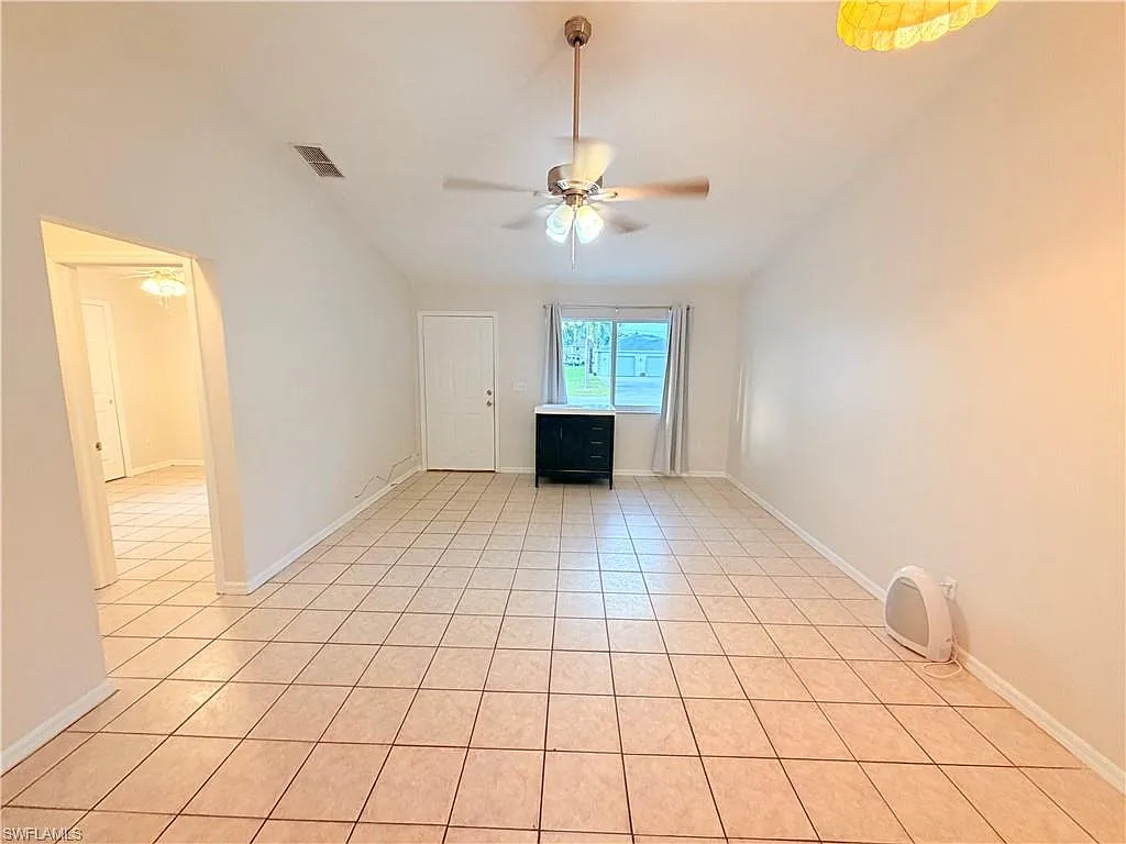 2 bed, 1.0 bath, 896 sqft, $1,700 — Photo 3