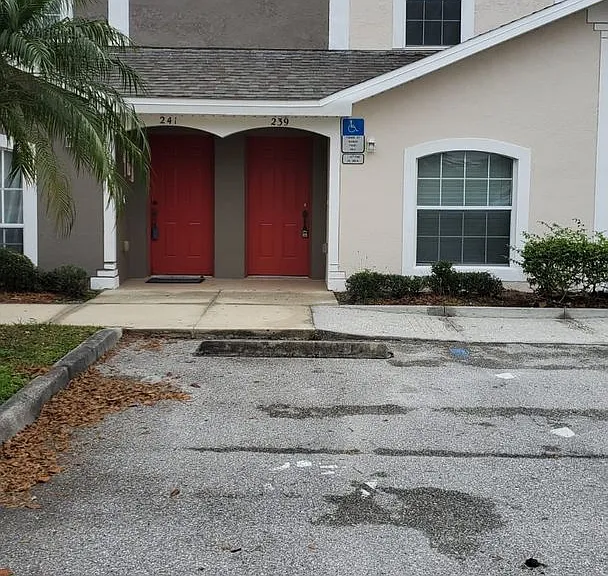 239 Royal Palm Dr — Photo 7