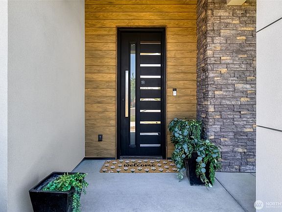2nd image of 35 NE Alpine Drive
