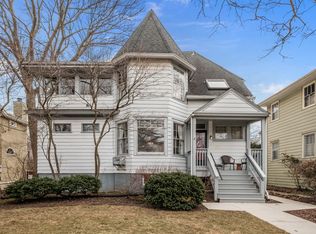 911 Linden Ave, Wilmette, IL 60091