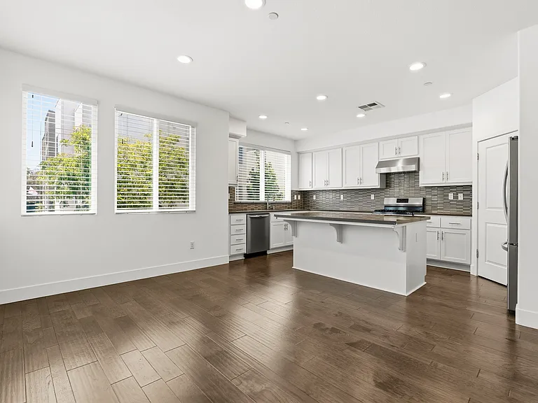 1475 Latitudes Way — Photo 4