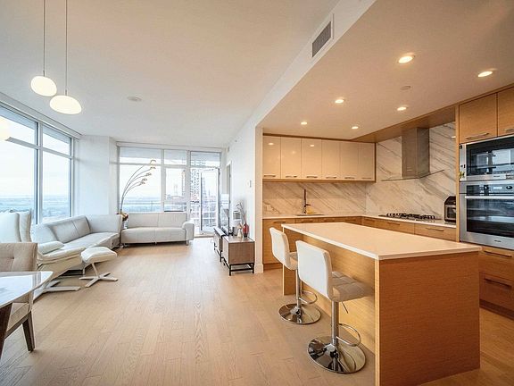 5th image of 4360 Beresford St #2305