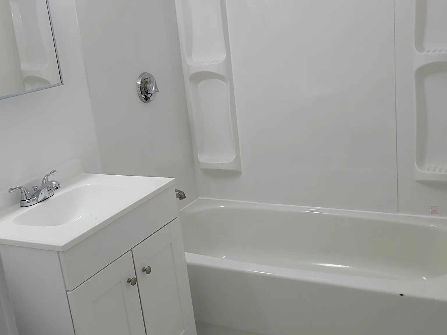 85 Pine Street - Apt 3R — Photo 1