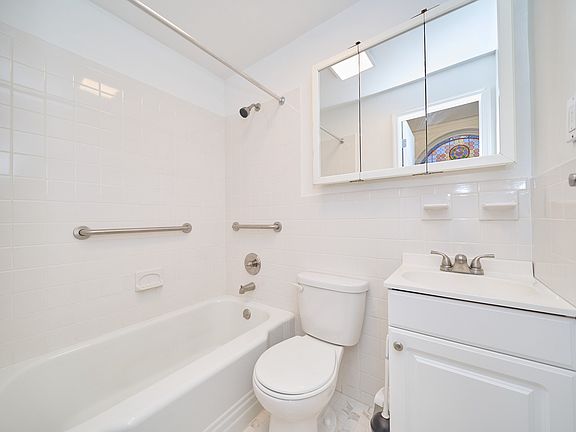 5th image of 274 W 71st St APT 3
