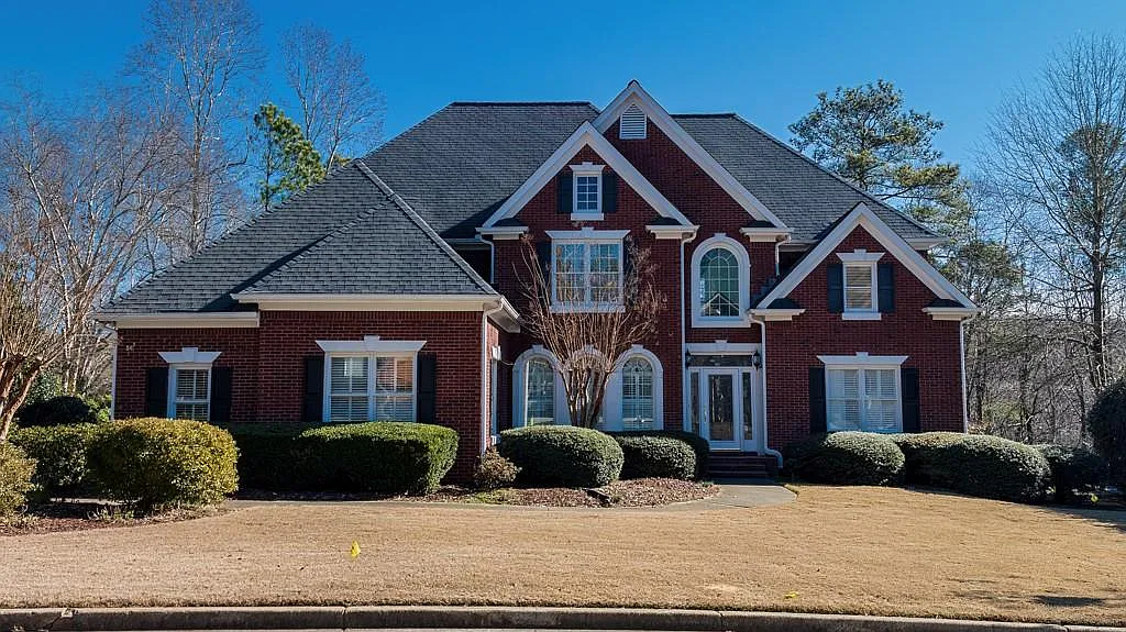 5 bed, 4.0 bath, 4441 sqft, $4,400 — Photo 2