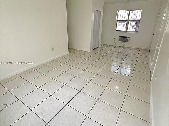 4th image of 29 Navarre Ave #6